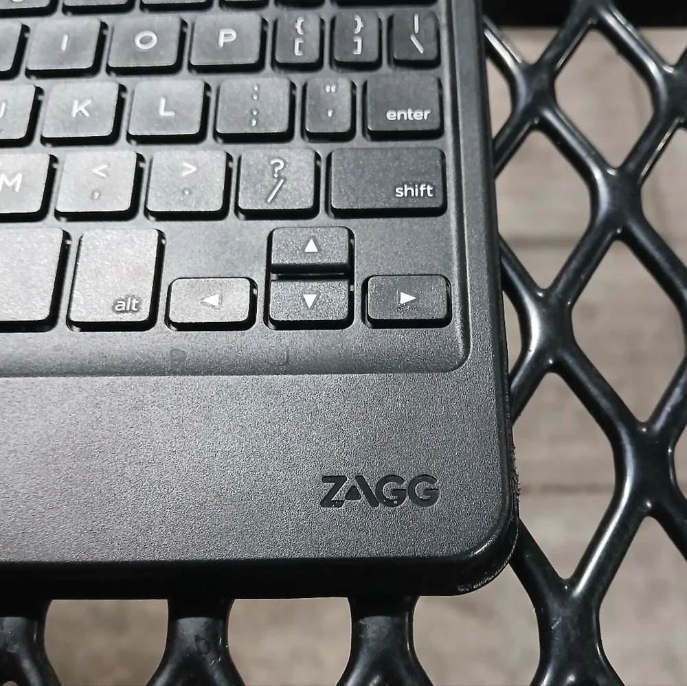 Zagg QTG-ZKSM28M Rugged Messenger Tablet Keyboard Case